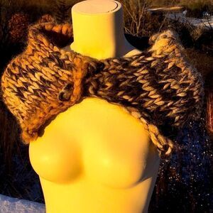 HAND CRAFTED Chunky Knit short soft wool roving yarn scarf browns creams black